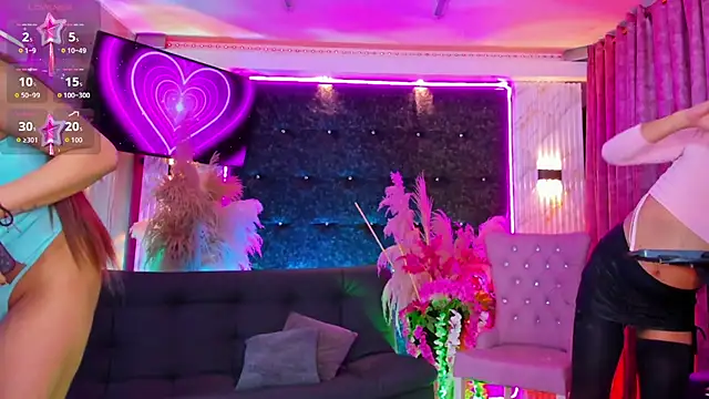 Queens_Wonders_Blonders' Webcam Show