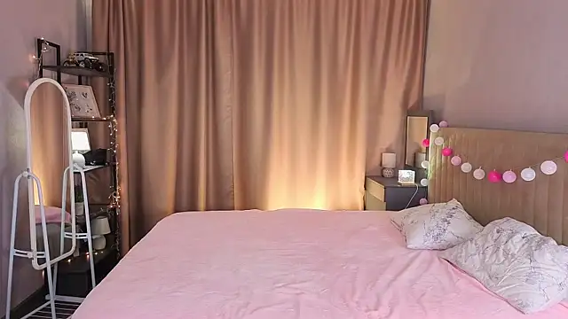 YvetteEnyart Live XXX-chat