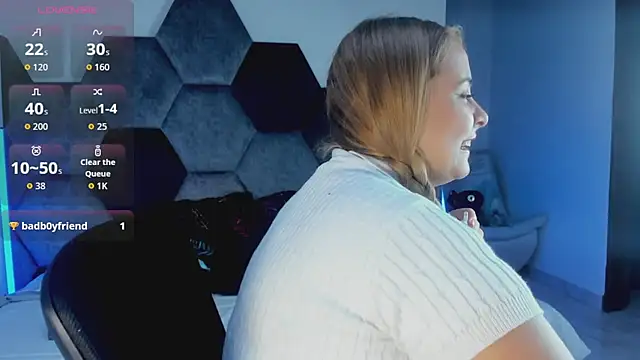 MikaelaStone Live XXX-chat