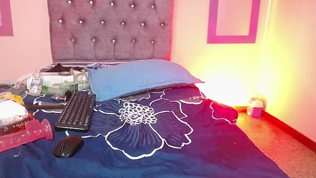 Chatroom XXX en direct de naya_10