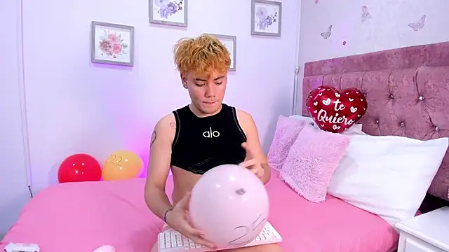 Онлайн чат XXX VeluniLiore