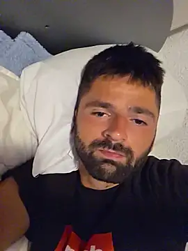 StraightSerb Adlı Modelin Canlı XXX Sohbeti