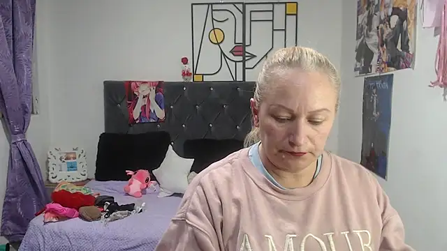 emperabigbootybigass' Live XXX Chat