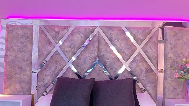 Chat +18 de LolaGray__ ao vivo