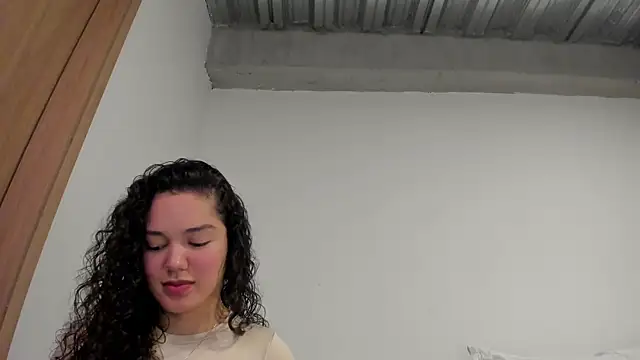 MiaRouseex Adlı Modelin Canlı XXX Sohbeti