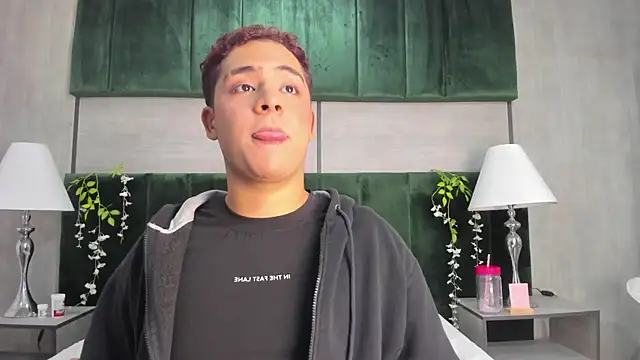 Chat +18 de Darian_laforteza ao vivo
