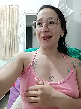 emilypoppy3's Webcam Show