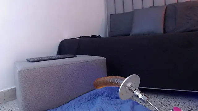 Hisoka_011 élő XXX-chatje