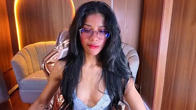 Alina_b_ Adlı Modelin Canlı XXX Sohbeti