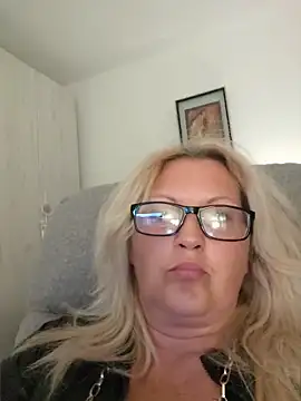 Divineblond Chat XXX in diretta
