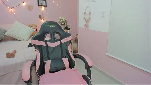 emilyharrix XXX чат на живо
