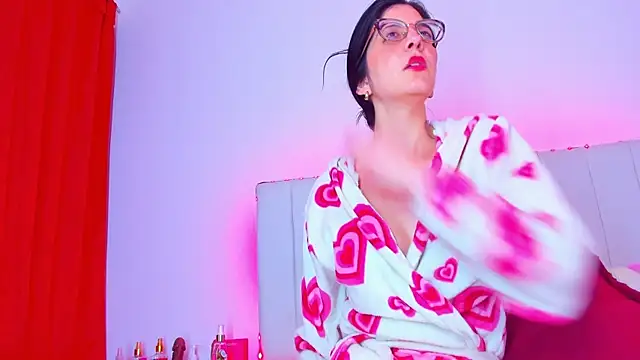 caro_lyne_'s Live XXX Chat