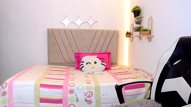 צ'אט XXX בשידור חי של zara_cute