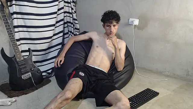 Johnny_cagee_ Chat XXX in diretta