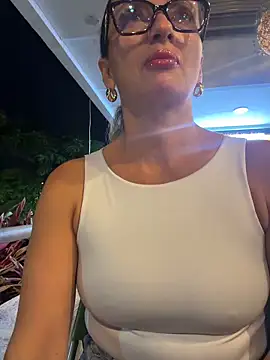 CioniWeiss élő XXX-chatje