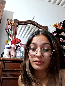 Ary-18 Show in webcam