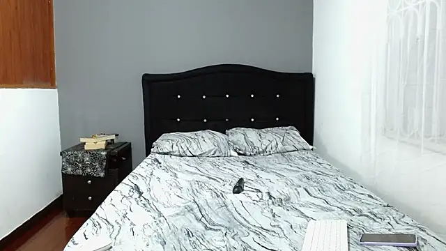 Emilia_1995's Live XXX Chat