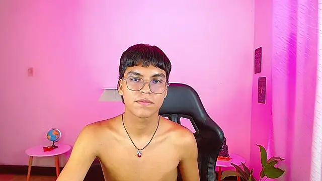 Maecum18's Webcam Show
