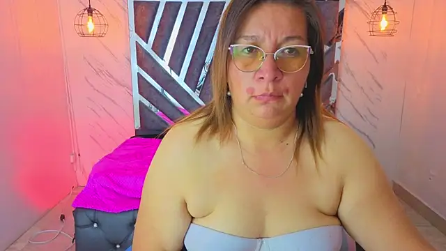 חדר צ'אט בשידור חי של MaylinRosse_