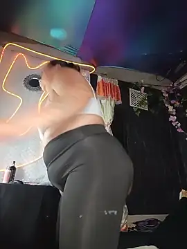 Horny_kaylee 现场XXX聊天