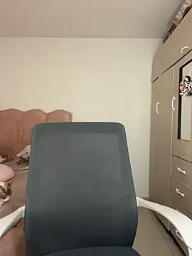 Emmily_19 在線直播表演