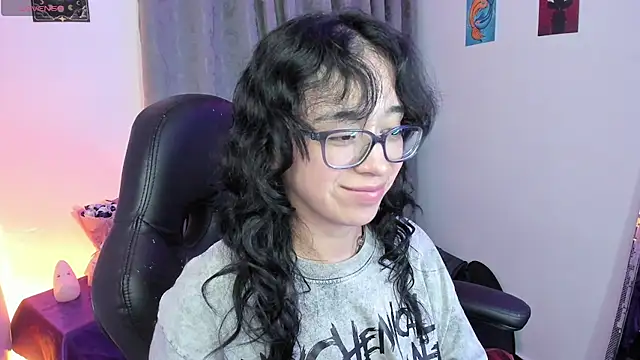Chat +18 de indra_cam ao vivo