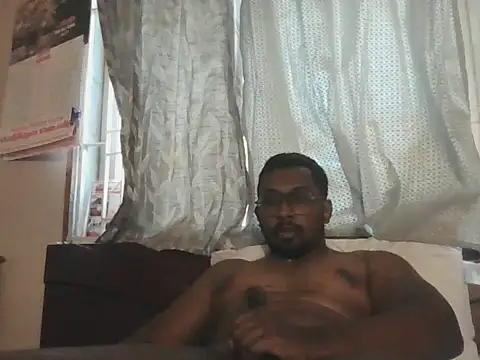 Straightchennaibull Chat XXX in diretta