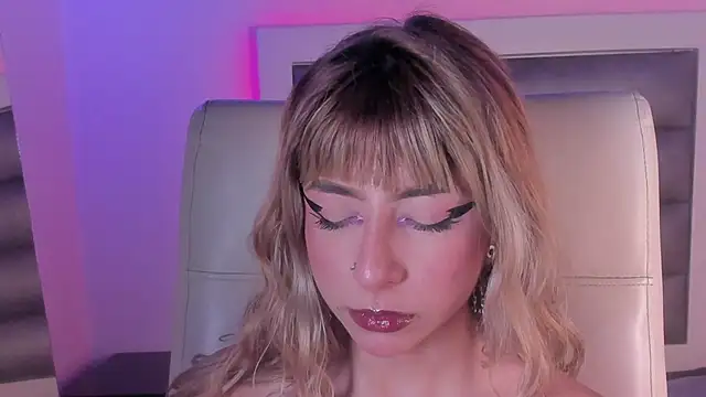 צ'אט XXX בשידור חי של adhalee_js