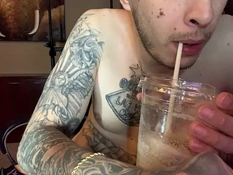 JuicyJoshyのライブXXXチャット