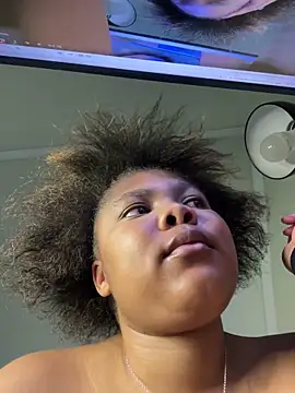 Chat +18 de Bootyfulbarbiie ao vivo