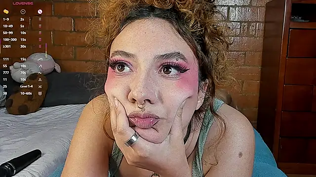 Czat XXX na żywo – Annycolin_