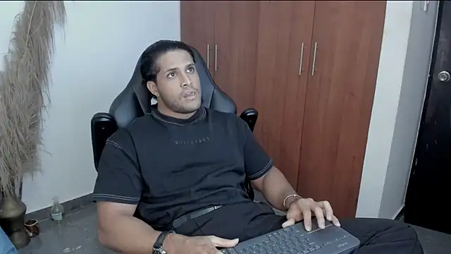 צ'אט XXX בשידור חי של Evansdark1