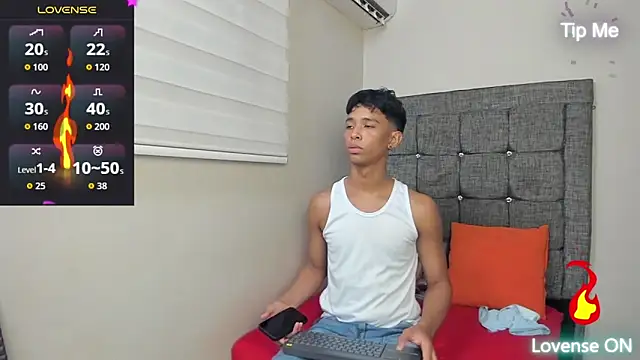 Chatroom XXX en direct de Little_Twink19x
