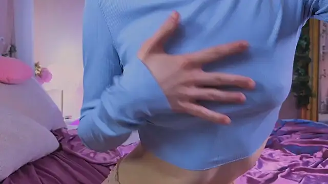 AriaLiko Adlı Modelin Canlı XXX Sohbeti