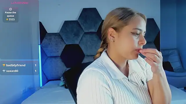 Živý XXX chat MikaelaStone