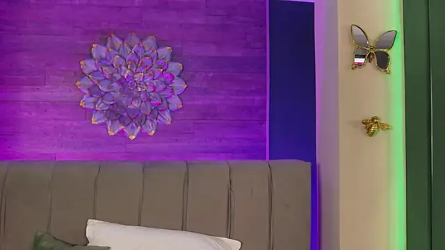LoraDevine – Naživo XXX chat
