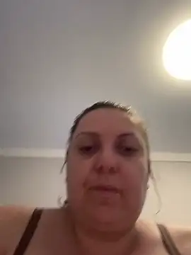 Show modela virag na web-kameri