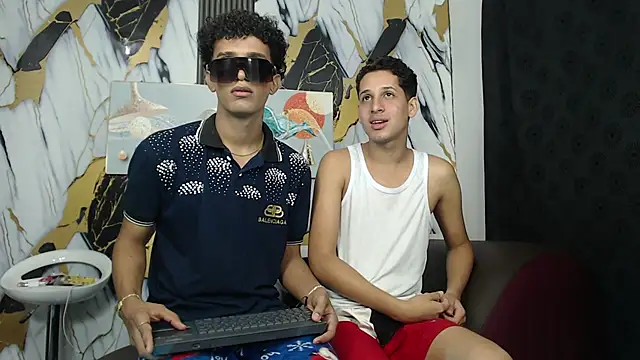 GOLDEN_2026's Live XXX Chat