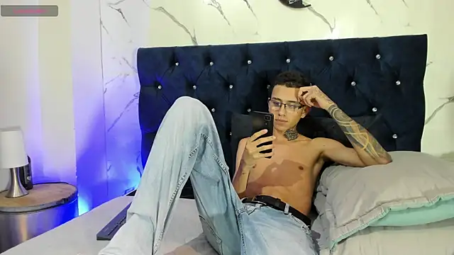 asher_lux's Webcam Show