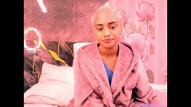 Pokazy przed kamerką – indian_barbie