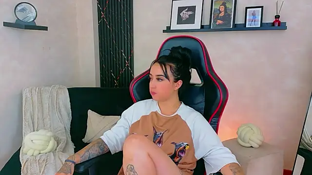 دردشة EmmyEvans1 الجنسية المباشرة
