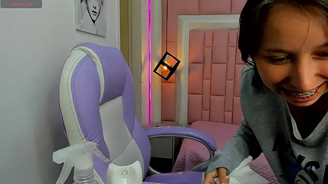 Klaret_Toy's Live XXX Chat