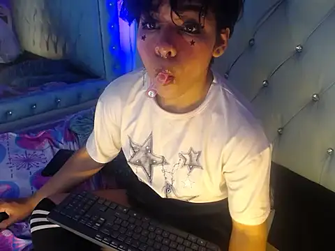 Chat +18 de Tiff_Styless ao vivo