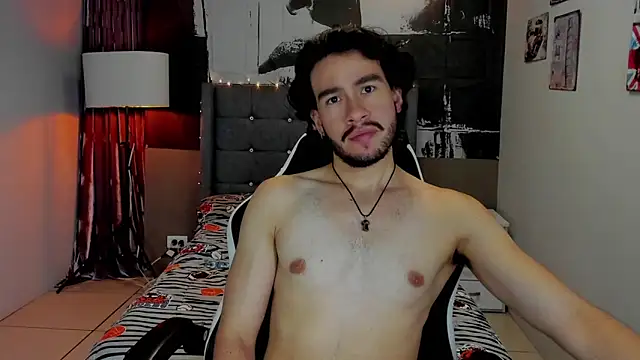 theo_riviera Adlı Modelin Canlı XXX Sohbeti