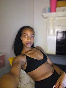 Hazel_Dollxx Adlı Modelin Canlı Sohbet Odası