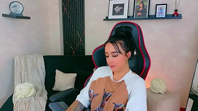 EmmyEvans1's Live XXX Chat