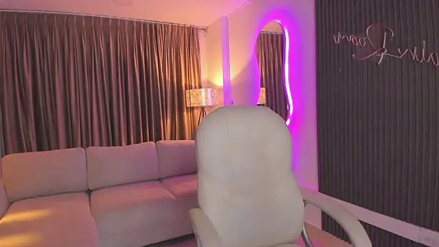 Sarah_Stone_ Adlı Modelin Canlı XXX Sohbeti