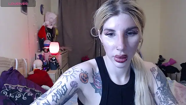 BLACKPeonyy élő XXX-chatje
