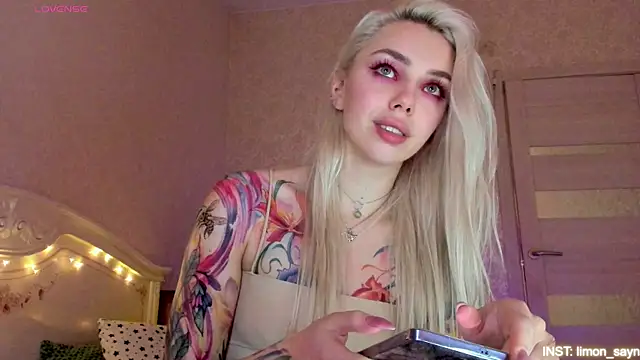 LillyMoure_ Adlı Modelin Canlı XXX Sohbeti