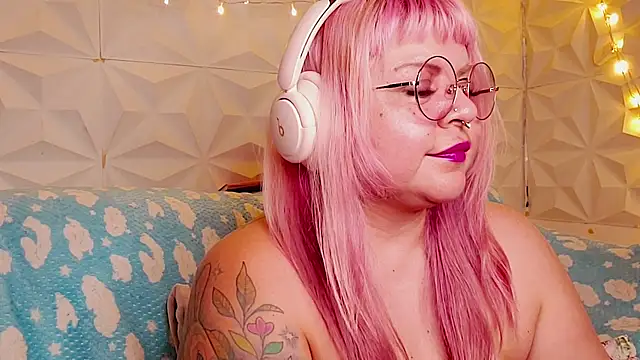 Chat +18 de Satyn_doll ao vivo